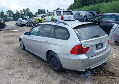 2006 BMW 325Xit z USA, uszkodzony, nr VIN WBAVT135X6KW22139
